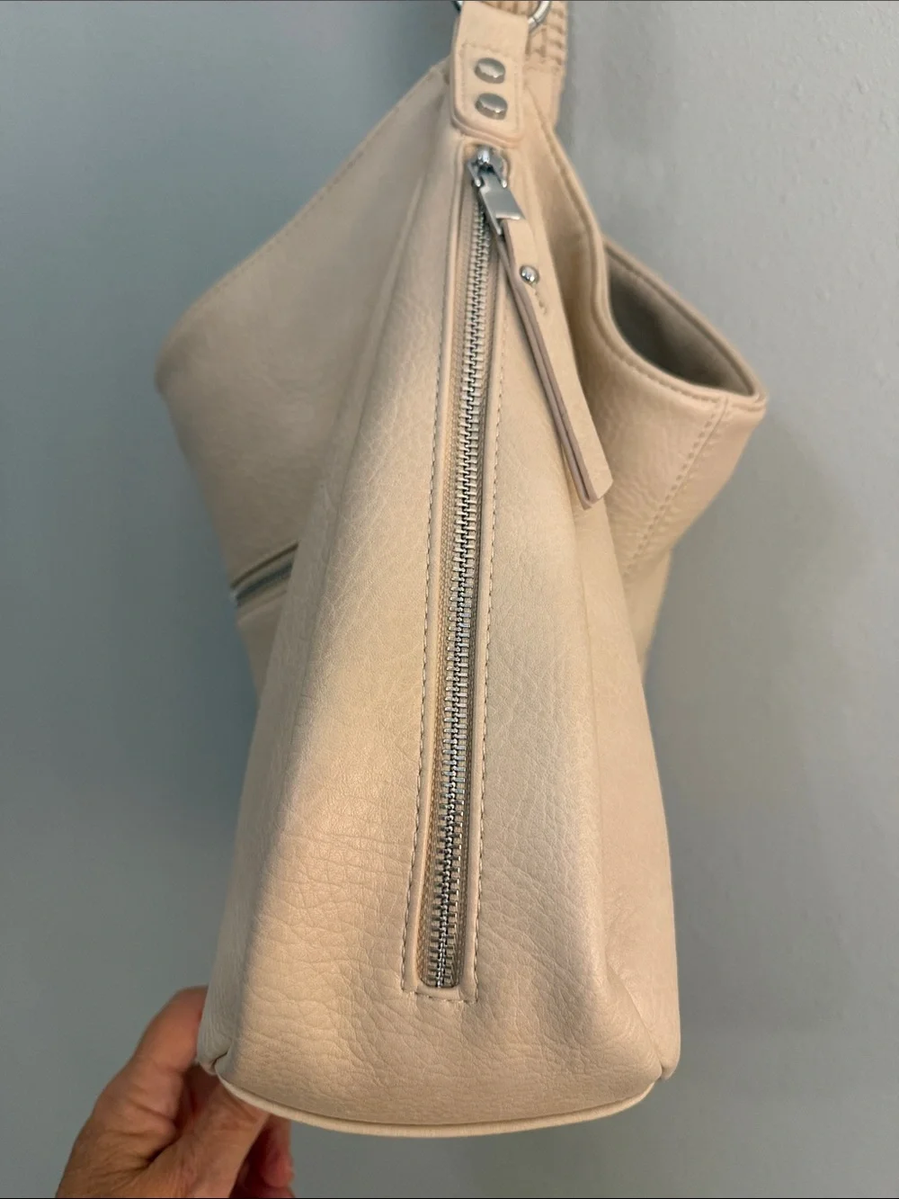 Women’s Beige Shoulder Hobo Bag - Soft Pebbled Leather Style